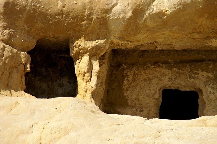 PICT1377 small MATALA CAVES CLOSE.jpg - 276141 Bytes